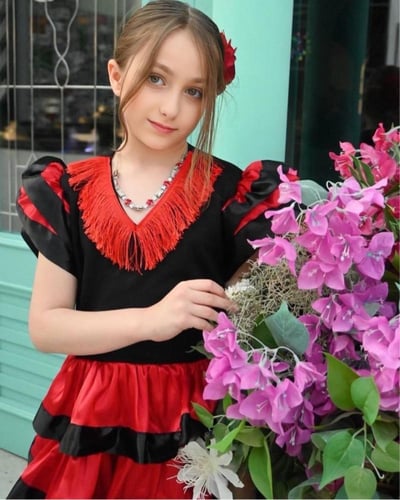 الزي الاسباني البناتي