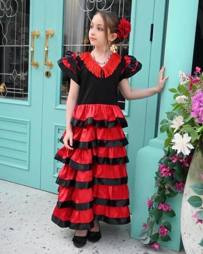 الزي الاسباني البناتي