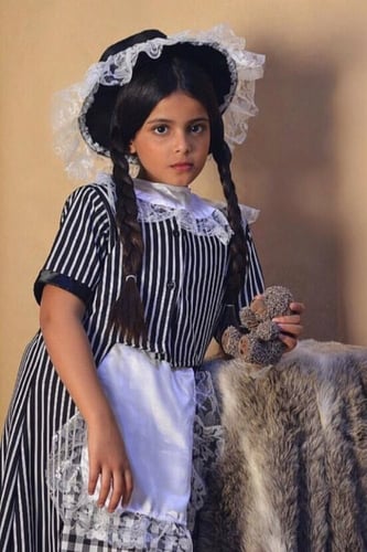 الزي الانجليزي البناتي