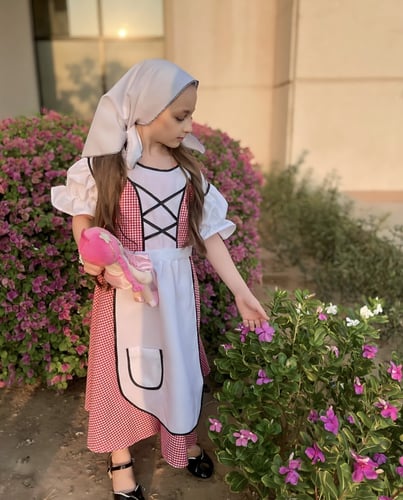 فستان فرنسا تقليدي