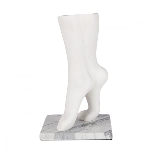 فازه بمجسم أقدام