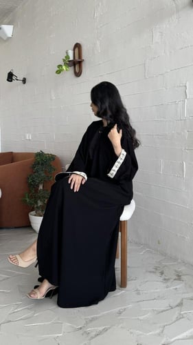 BL012 (نص كلوش كريب ملكي كوري بأطراف ورد صيفي على...