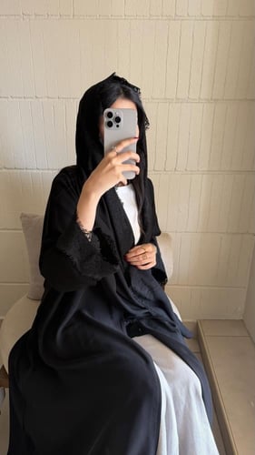 BL017 (نص كلوش كريب ملكي بدانتيل في الأكمام وأسفل...