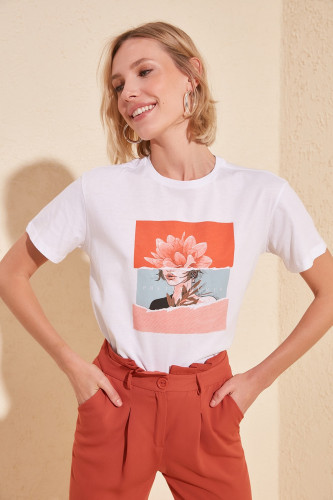 تي شيرت نسائي مطبوع من ترينديول