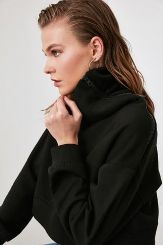 تي شيرت محبوك بباقة واقفه بسحاب أسود من ترينديول