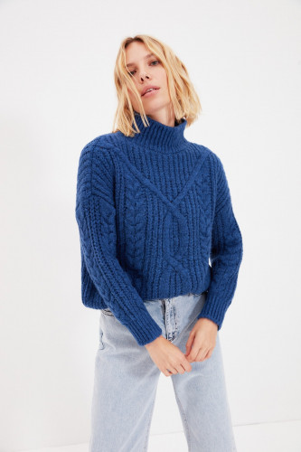 سترة تريكو محبوكة باللون الأزرق الداكن من ترينديول