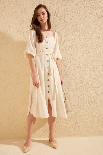 فستان بحزام أزرار من ترينديول