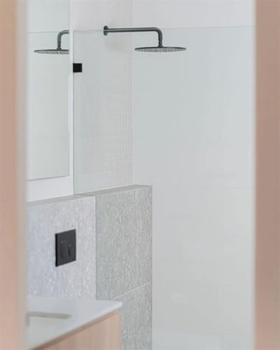 طاسة دش / شاور رأسي 20 سم مدور اللون معدني رمادي ن...