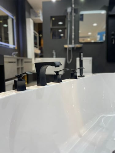 خلاط جاكوزي 5 فتحات أسود ليما / LIMA