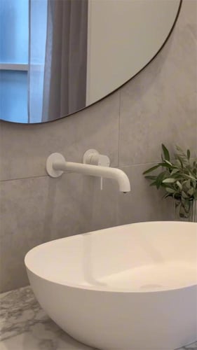 خلاط مغسلة جداري فتحتين اللون ابيض مطفي مع القلب ا...