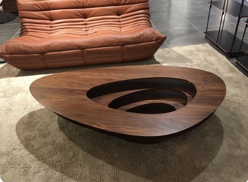 طاولة Interstice