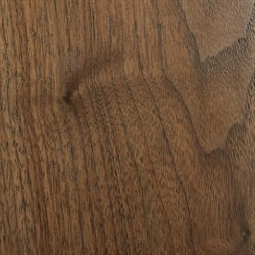 طاولة خشبيه