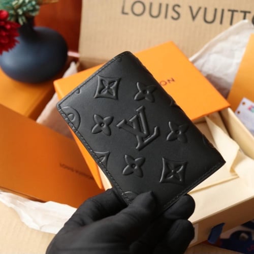 محفظة لويس فيتون