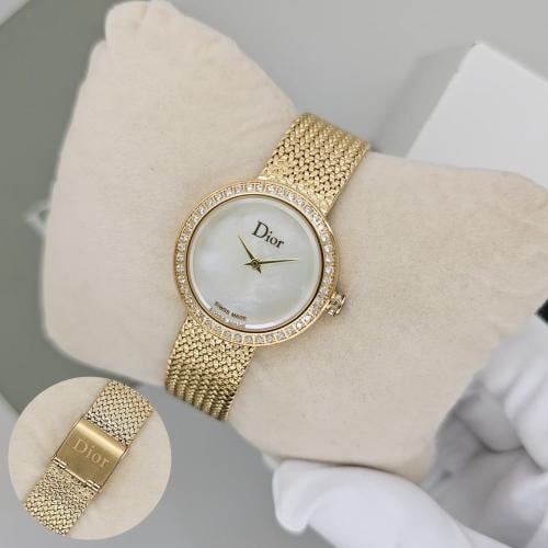 ساعة ديور النسائية