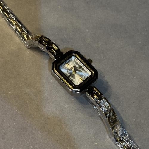 ساعة نسائية