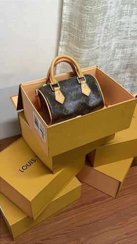 LOUIS VUITTON-16