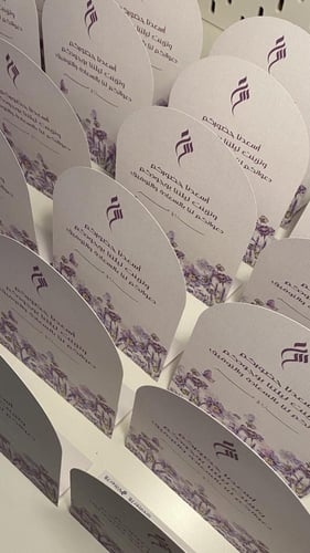 كرت طاولة مقوس