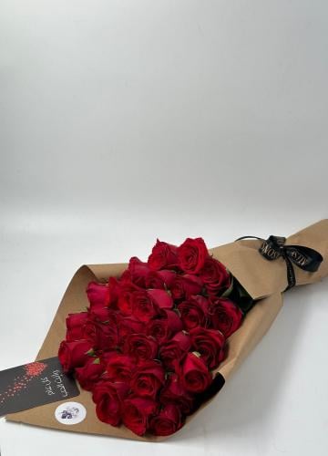 بوكيه ورد احمر من اغصان الروز الطبيعي