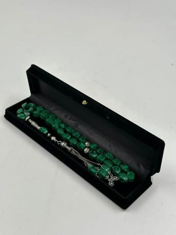 سبحة حجر برازيلي اخضر غامق