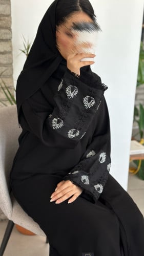 عباية توليب , أكمام لينن مطرز ورد ابيض