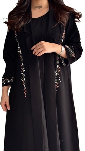 عباية كلوش مزينة بشك ملون فخمة