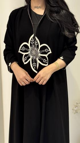 عباية كلوش مطرزه بشك أنيقة