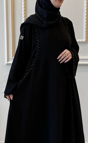 عباية جيوب بشك أسود ناعمة