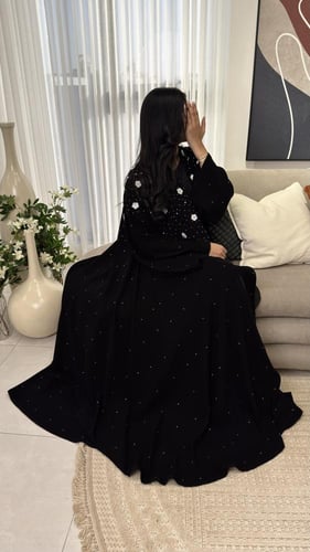 عباية كلوش مزينة باللولو والكرستال فخمه