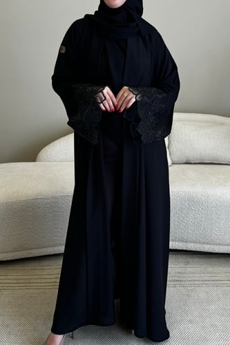 عباية سوداء شك ناعمة على الكم