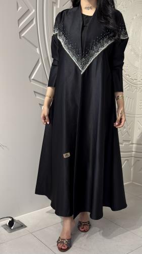 عباية تفتة مزينة بشك فضي أنيقة