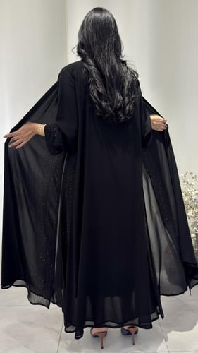 عباية طبقتين شيفون مزينة بكرستال على الجوانب والأك...