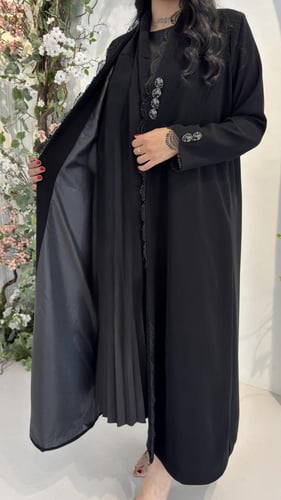 عباية بليزر مبطنه مزينه بكلفه مع زرار ديكور فخمه