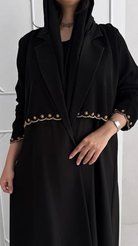 عباية كلوش مزينة بتطريز شك أنيقة