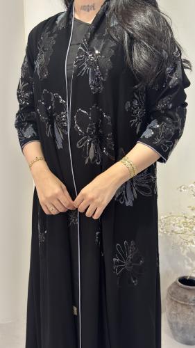 عباية مزينة بخيوط ترتر فخمه