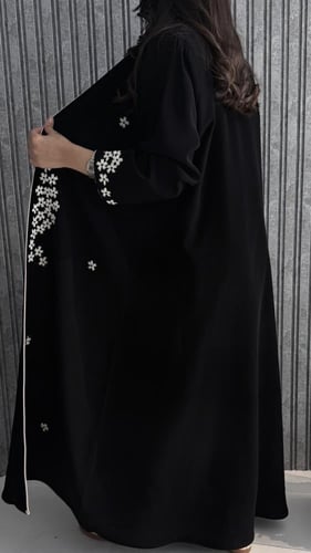 عباية كلوش مزينة بشك فضي مميزة