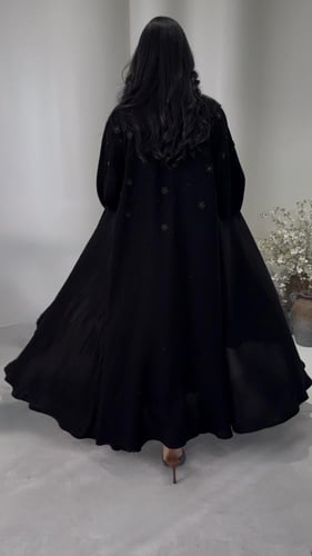 عباية كلوش مزينة باللولو والكرستال فخمه