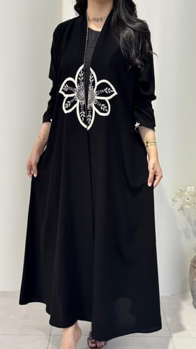 عباية كلوش مطرزه بشك أنيقة