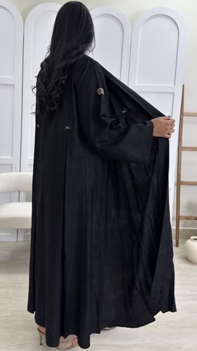 عبايه كلوش بقماش جاكار مع كسره من الأمام والخلف مم...