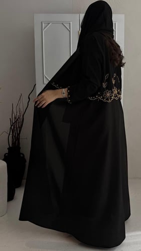 عباية كلوش مزينة بتطريز شك أنيقة