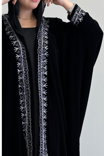 عباية مخمل بقصة الفراشة