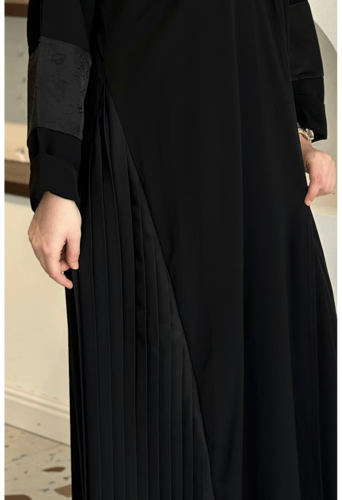 عباية ملكي سوداء بكسرات جانبية