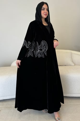 عباية مخمل دبل كلوش مطرزة