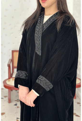 عباية مخمل اسود بقصة الفراشة