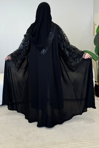 عباية كلوش مزينة بشك في الكم