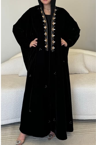 عباية مخمل اسود بقصة الفراشة شك