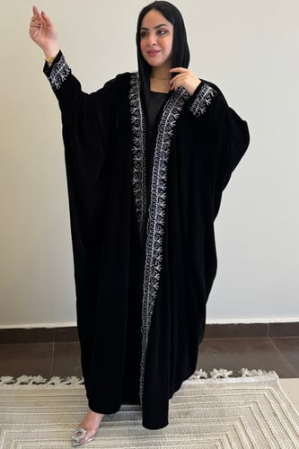 عباية مخمل بقصة الفراشة