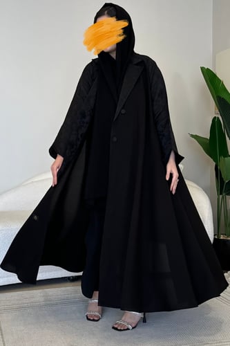 عباية سوداء دبل كلوش رسمية مشجرة على الكم