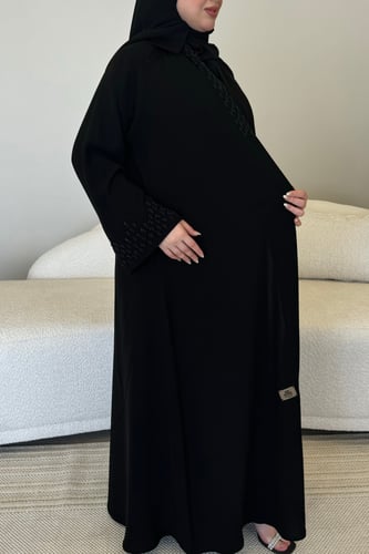 عباية فاخرة بشك أسود