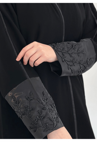 عباية بتطريز شك ناعم