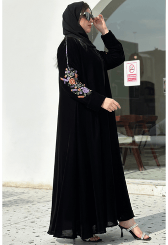 عباية مخمل اسود مطرزة